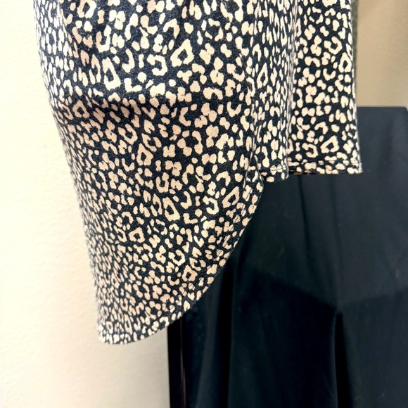 American Eagle Outfitters Black/Beige chic Relaxed Fit Top size Medium - Picture 3 of 8